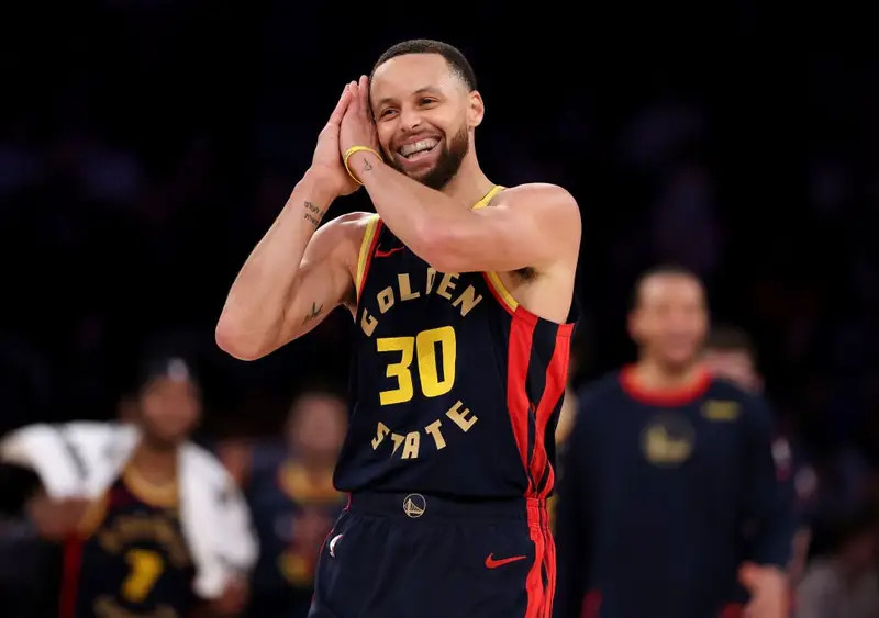 Stephen Curry Supera i 200 Milioni di Dollari: Un'Era di Guadagni Record nella NBA