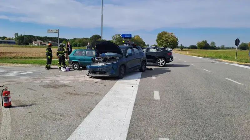 Incidente a Gonars: Cinque Feriti in Uno Scontro Tra Auto