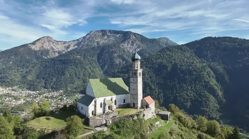 Pieve di San Pietro di Zuglio: Ristrutturazione Completata, la Carnia Ritrova il suo Simbolo