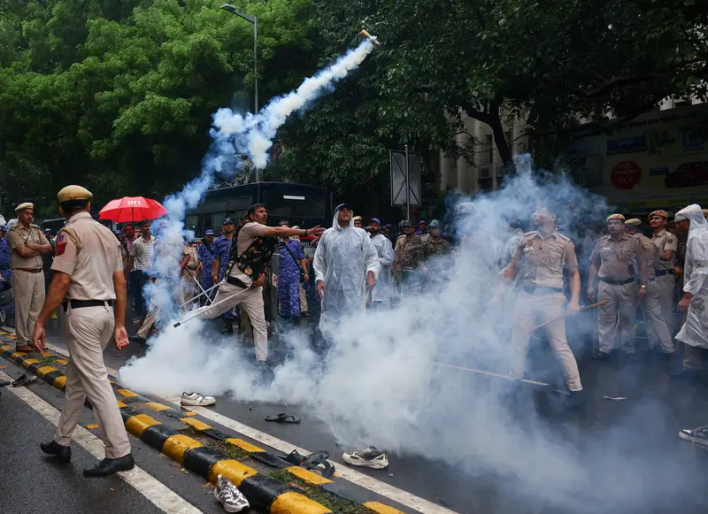 Repressione delle Proteste a New Delhi: Un'Inchiesta sulla Strategia del Governo
