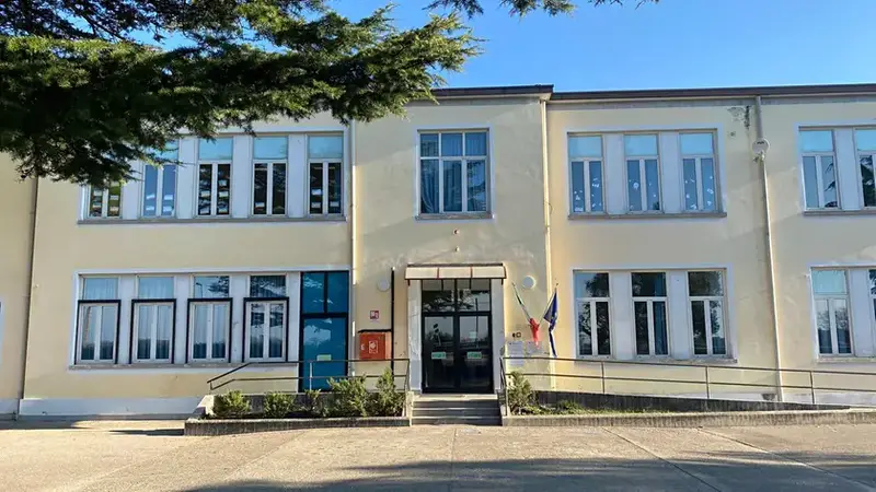 Proteste dei Genitori a Fossalon: Critiche sui Pasti Serviti nel Tempo Pieno