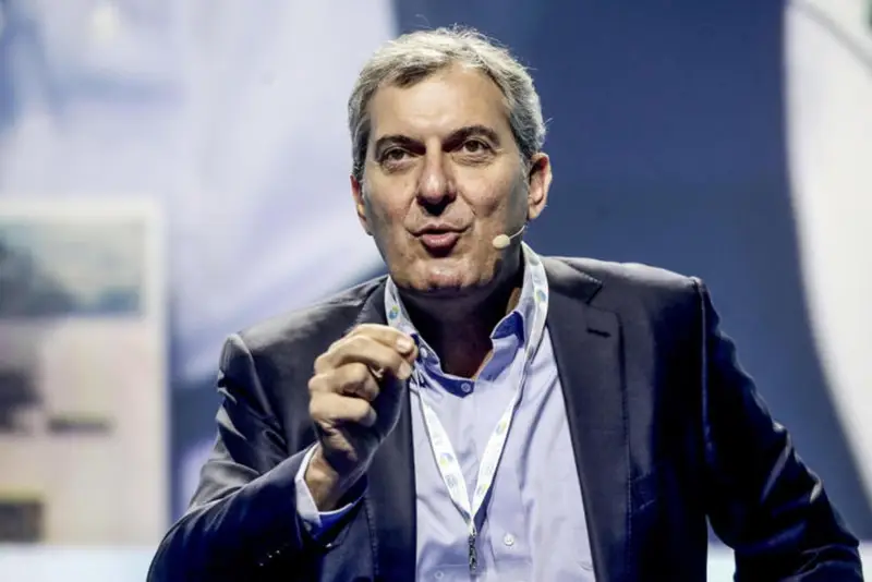 Calabresi alla Leopolda: Critica alla ‘Maestria’ della Sinistra
