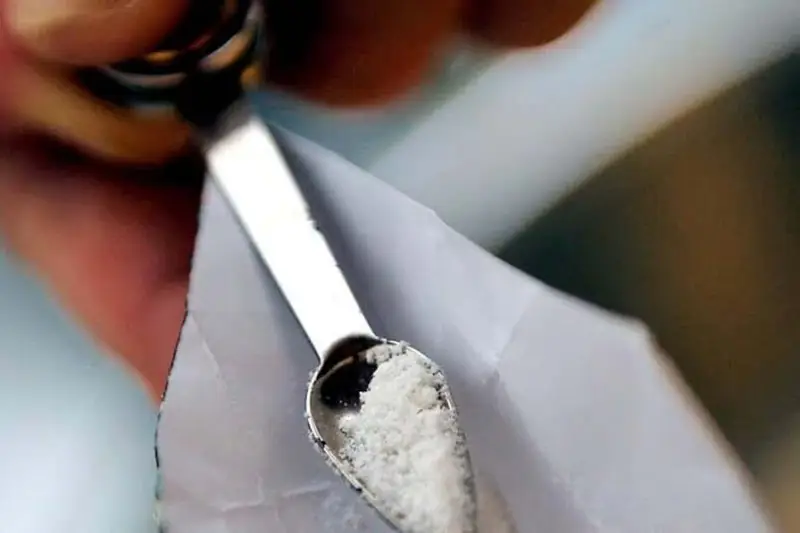 Napoli: Turista tedesco vittima di truffa con sale da cucina spacciato per cocaina