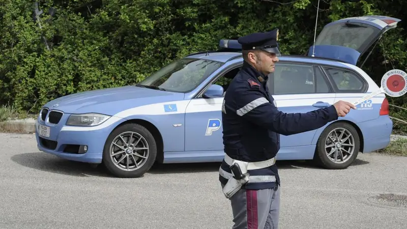 Segnalare su WhatsApp: non è più reato, ma resta un illecito