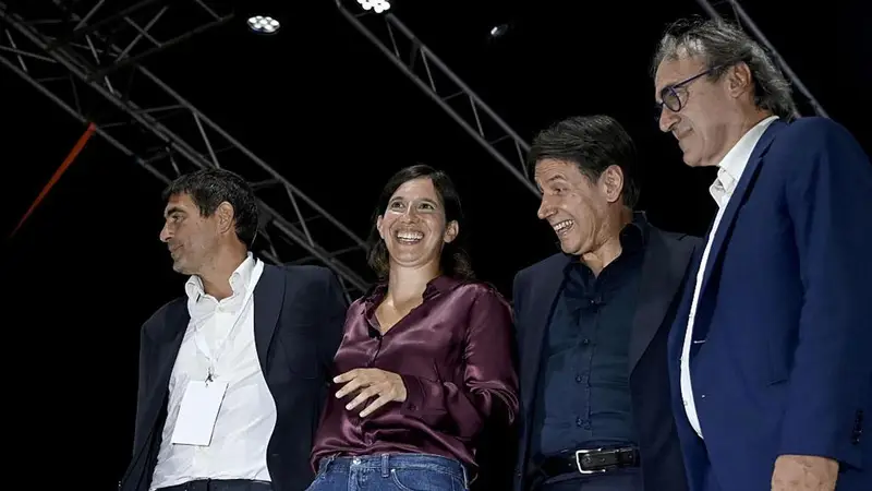 Sondaggi: Il Campo Largo Mantiene il Distacco dal Centrodestra