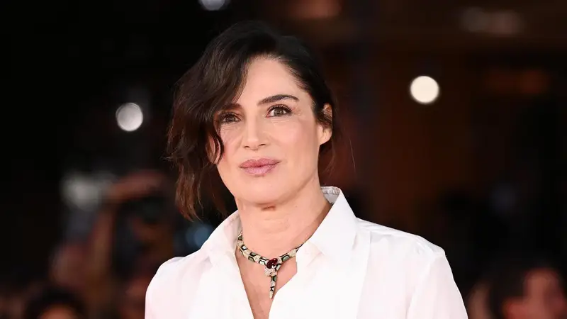 Red Carpet di Roma: Look Splendidi e Star in Camicia Bianca alla Festa del Cinema