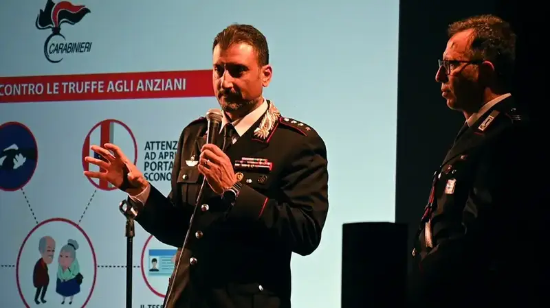 Tarcento: Carabinieri in Teatro per Contrastare Truffe e Raggiri