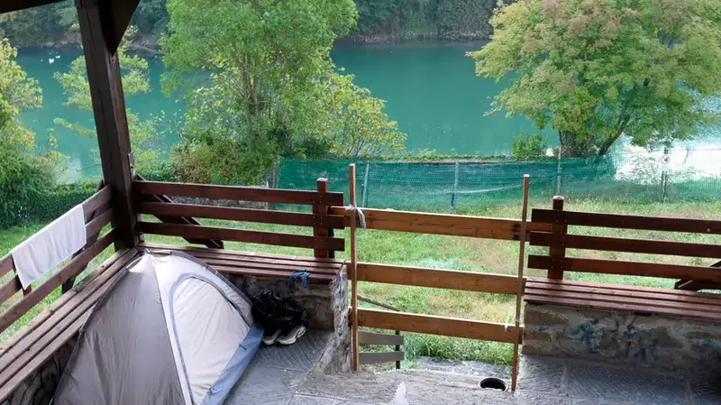 A Gorizia, un 'Belvedere' di Rifugi ‘Fai da Te’ per i Migranti