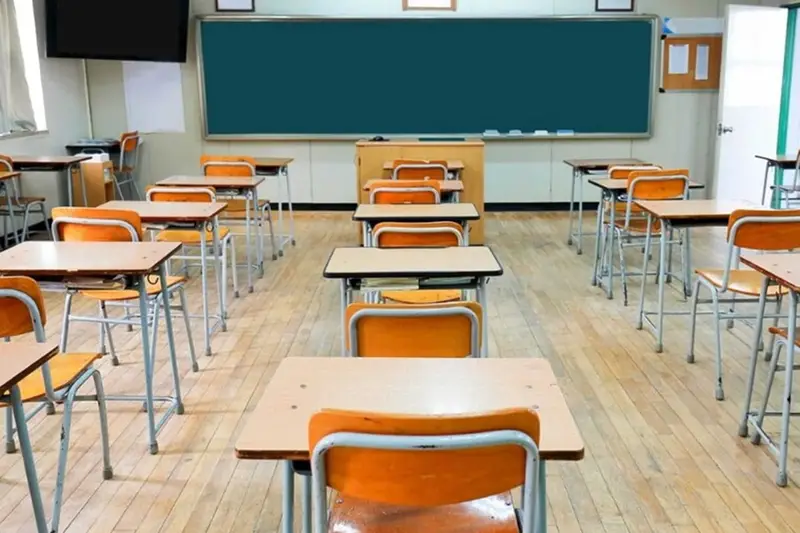 Treviso: Studente di 13 Anni si Lancia dalla Scuola, Gravi Fratture