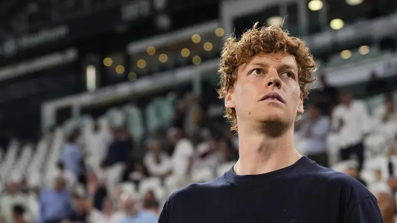 Sinner: L'Entusiasmo di un Paese e la Necessità di Strategie per il Futuro del Tennis