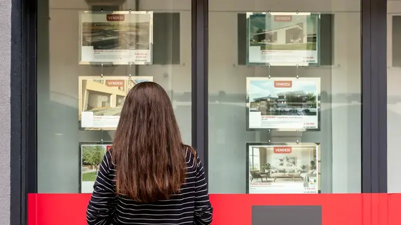 Friuli Venezia Giulia: Un Quartiere di Case Vuote, un Problema da Milioni