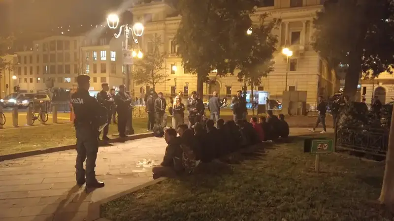 Trieste: La Questura Regolamenta il Volontariato in Piazza Libertà per i Migranti