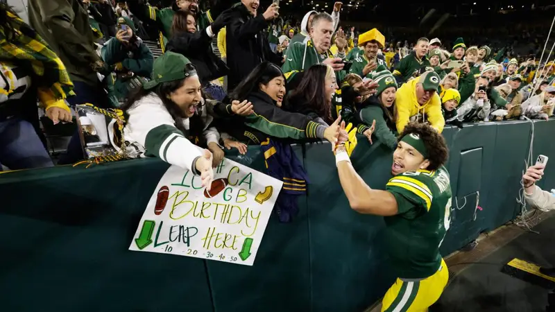 Green Bay Riscatta il Ritardo, Watson Cruciale nella Vittoria contro Carolina